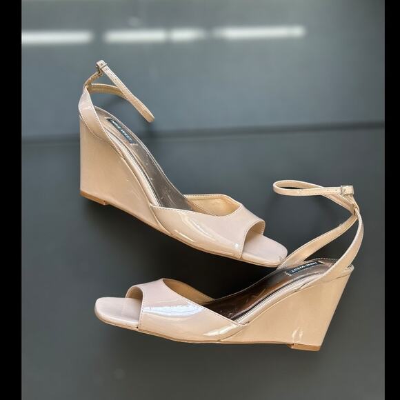 Nine West Women's Patent Leather Wedge Heels Size 12 - Picture 2 of 6